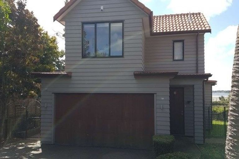 Photo of property in 27c Tamaki Bay Drive, Pakuranga, Auckland, 2010