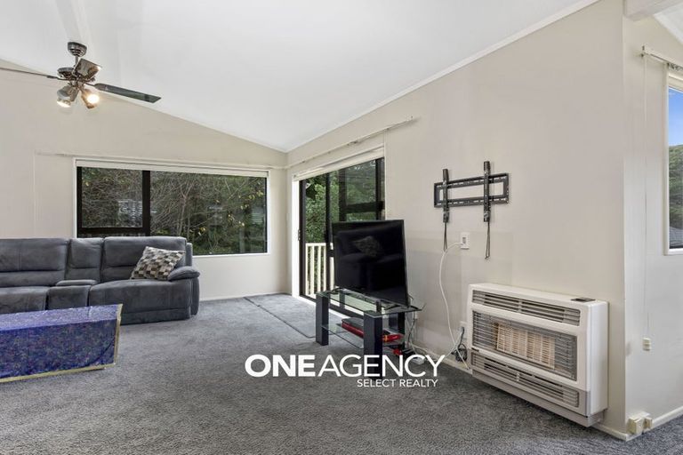 Photo of property in 27a Shackle Lane, Whitby, Porirua, 5024