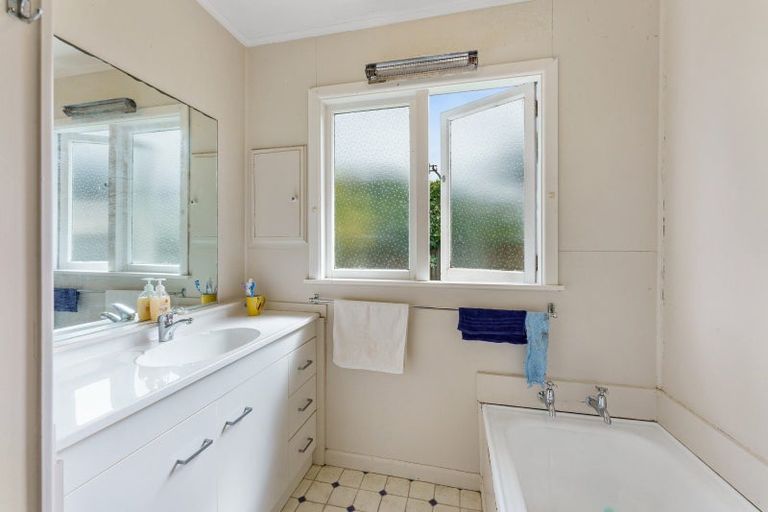 Photo of property in 102 Waerenga Road, Otaki, 5512