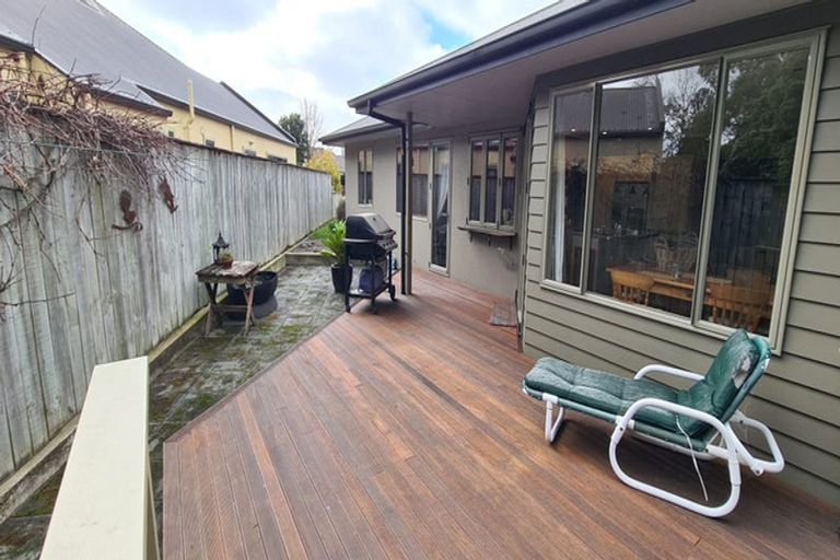 Photo of property in 9 La Lena Grove, Fitzherbert, Palmerston North, 4410