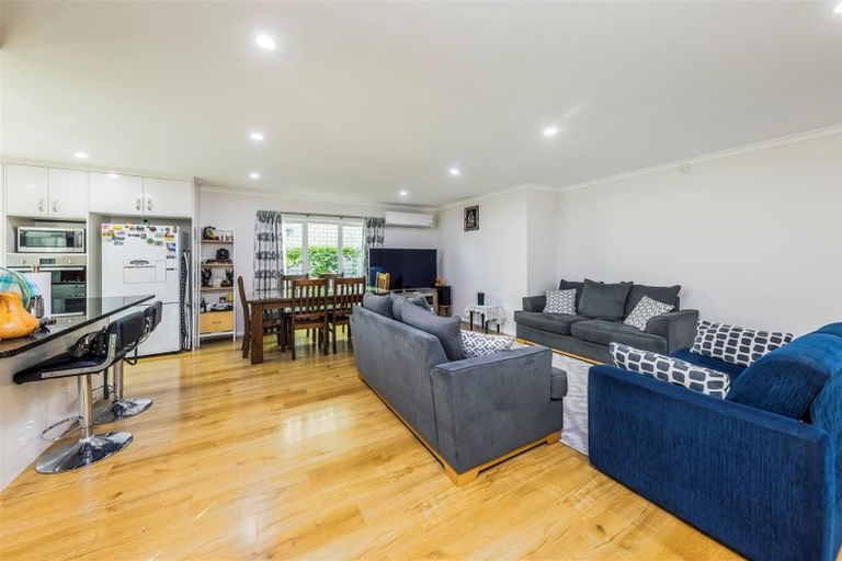 Photo of property in 27d Gifford Road, Papatoetoe, Auckland, 2025