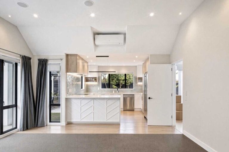 Photo of property in 3 Fieldmoor Place, Parklands, Christchurch, 8083