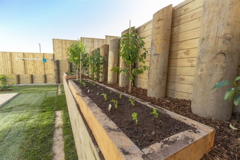 Photo of property in 104 Godfrey Drive, Orewa, 0931