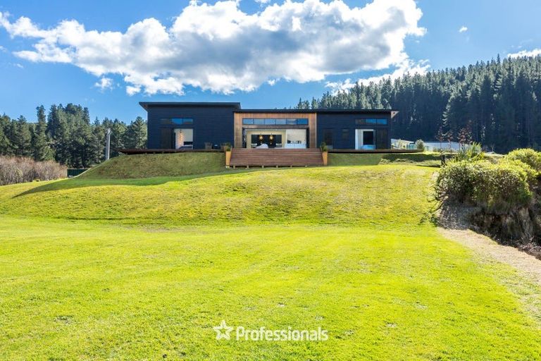 Photo of property in 49 Mount Marua Drive, Maymorn, Upper Hutt, 5018