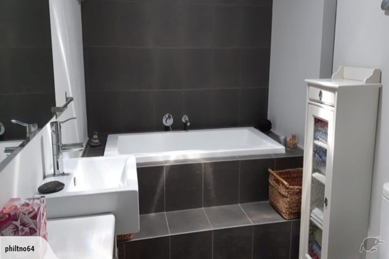 Photo of property in 102a Milton Terrace, Picton, 7220