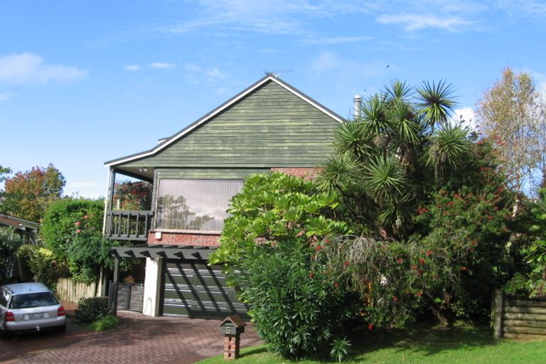 Photo of property in 5 Cyclades Place, Shelly Park, Auckland, 2014