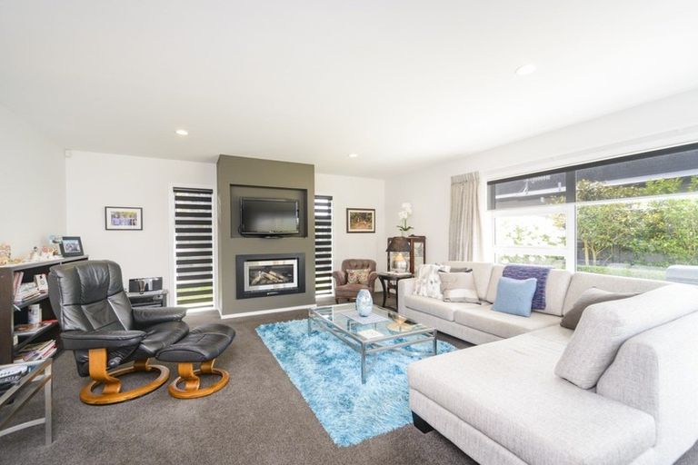Photo of property in 3 Levi Place, Kelvin Grove, Palmerston North, 4414