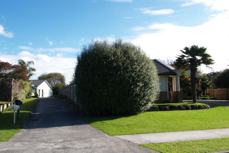 Photo of property in 14 Yarlside Place, Northpark, Auckland, 2013