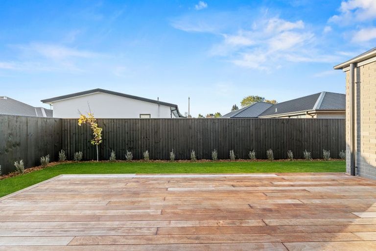 Photo of property in 8 Greystone Close, Halswell, 8025