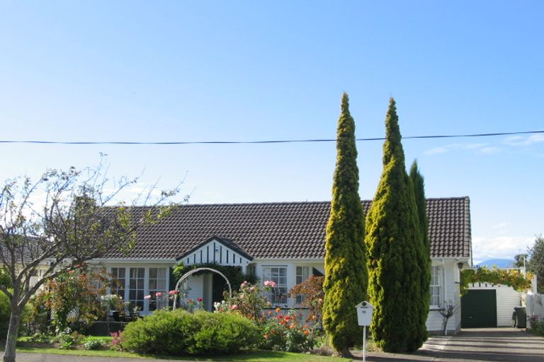 Photo of property in 44 Dowling Grove, Silverstream, Upper Hutt, 5019