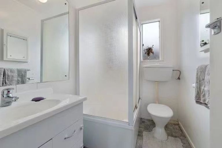 Photo of property in 2/29 Ludlow Terrace, Totara Vale, Auckland, 0627