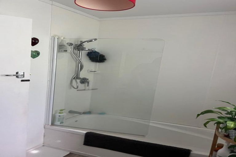 Photo of property in 239 Golf Road, Titirangi, Auckland, 0604