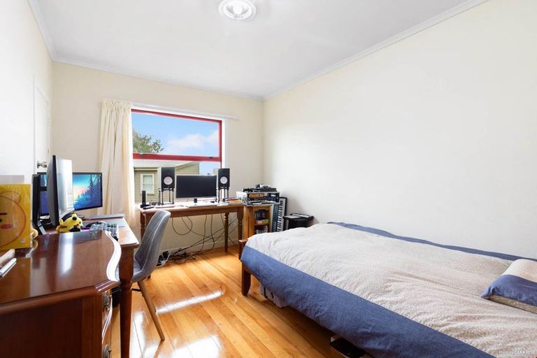 Photo of property in 1/594 East Coast Road, Pinehill, Auckland, 0630