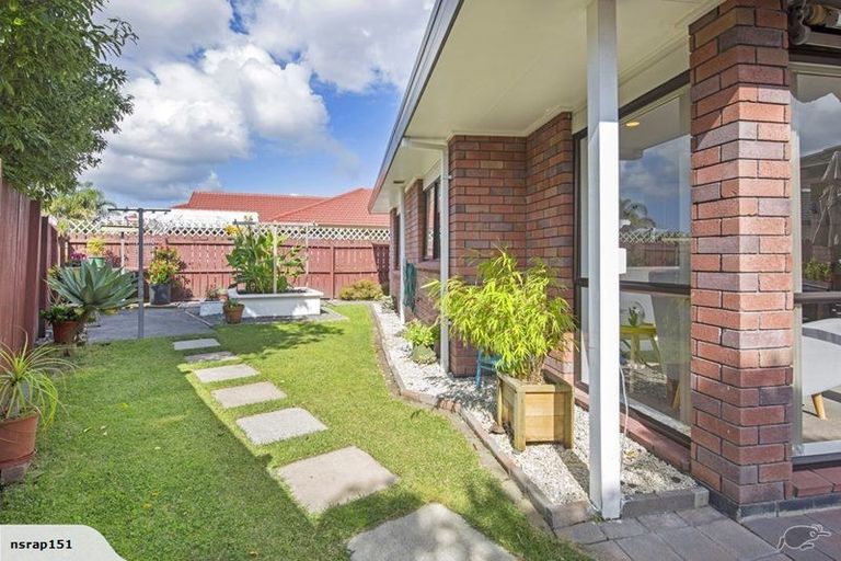 Photo of property in 3b Mirabell Place, Golflands, Auckland, 2013