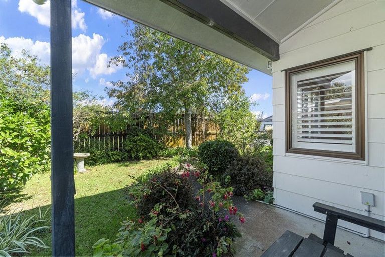 Photo of property in 3/121 Bruce Mclaren Road, Henderson, Auckland, 0612