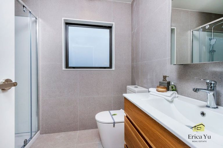 Photo of property in 1/21 Lowtherhurst Road, Massey, Auckland, 0614