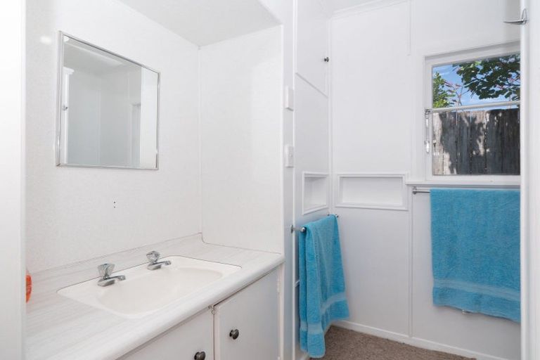 Photo of property in 17 Drake Street, Waikawa Beach, Manakau, 5573