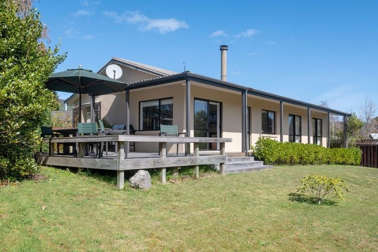 Photo of property in 72 Kinloch Road, Kinloch, Taupo, 3377