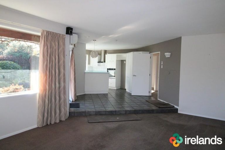 Photo of property in 2 Canberra Place, Redwood, Christchurch, 8051