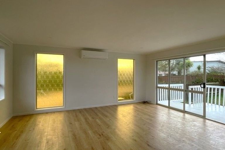 Photo of property in 58 Oreil Avenue, West Harbour, Auckland, 0618