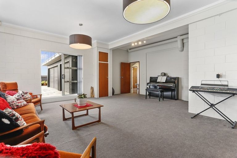 Photo of property in 11 Hadfield Street, Beach Haven, Auckland, 0626