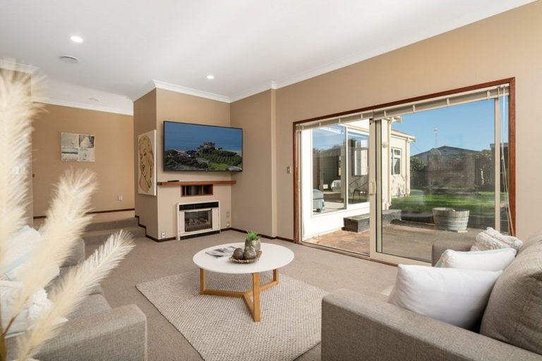 Photo of property in 25 Rosberg Place, Mount Maunganui, 3116