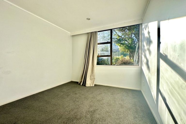 Photo of property in 10 Peter Terrace, Castor Bay, Auckland, 0620
