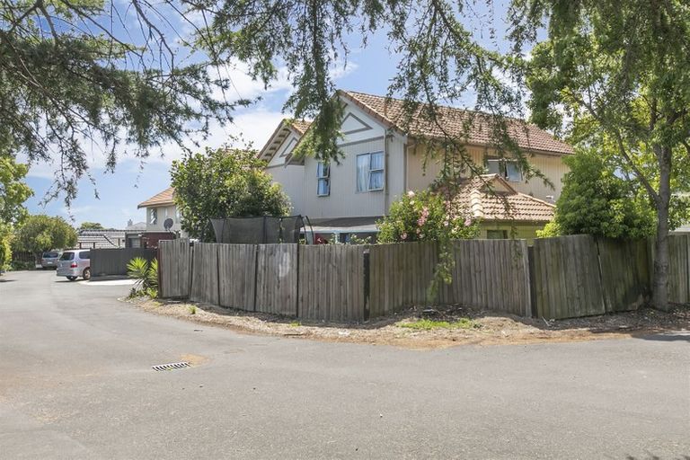 Photo of property in 2/104 Pakuranga Road, Pakuranga, Auckland, 2010
