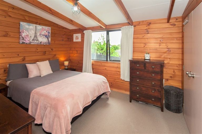 Photo of property in 15a Kereru Street, Henderson, Auckland, 0612