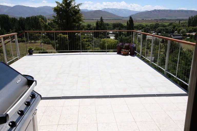 Photo of property in 22 Sutherland Road, Omarama, 9412