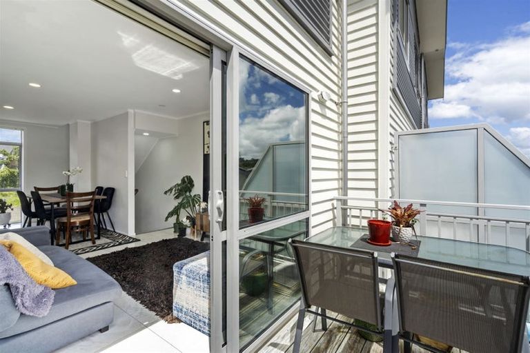 Photo of property in 7/15 Andersons Road, Oteha, Auckland, 0632