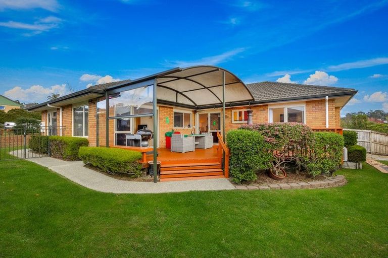 Photo of property in 8 Toledo Avenue, Henderson, Auckland, 0612