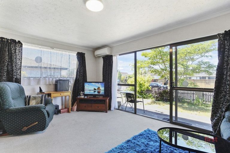 Photo of property in 1/71 Royal Park Drive, Parklands, Christchurch, 8083
