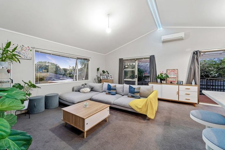 Photo of property in 21a Sabot Place, Massey, Auckland, 0614