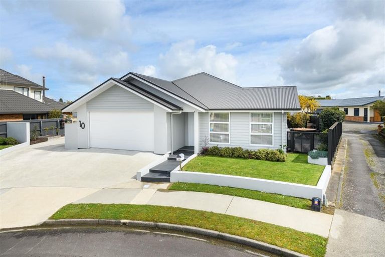 Photo of property in 10 Mcilwaine Place, Marton, 4710