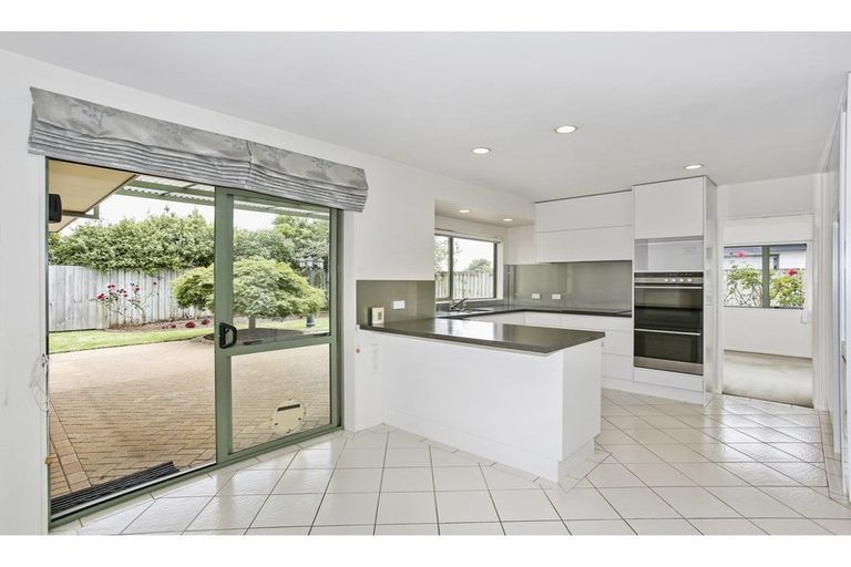 Photo of property in 9 Len Garlick Place, Pahurehure, Papakura, 2113
