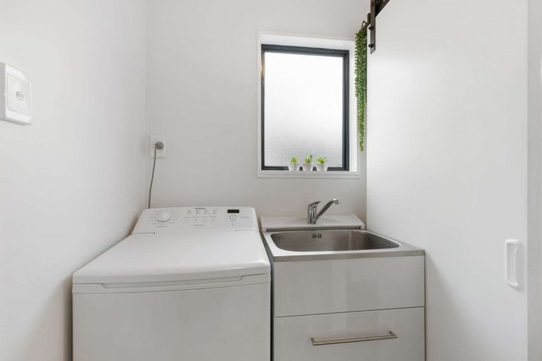 Photo of property in 24a Edgewater Parade, Waiuku, 2123