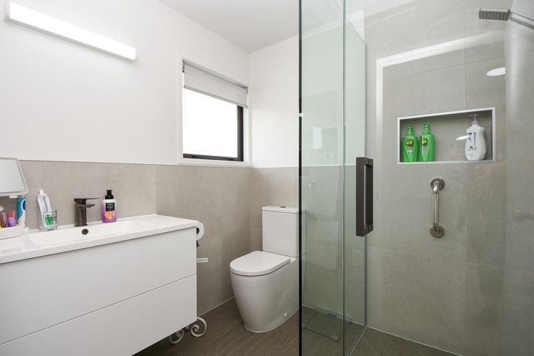 Photo of property in 8 Daffodil Grove, Carterton, 5713