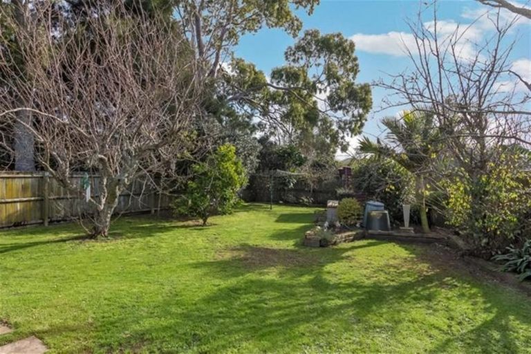 Photo of property in 22 Andrew Road, Howick, Auckland, 2010