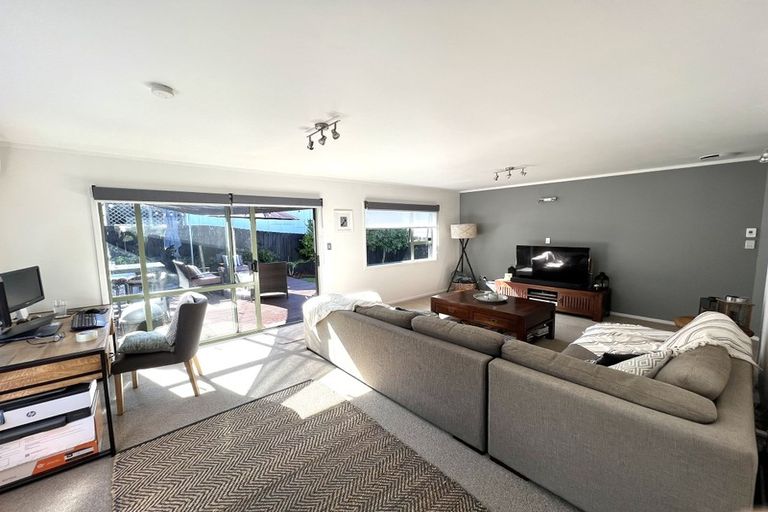 Photo of property in 2/287 Vipond Road, Stanmore Bay, Whangaparaoa, 0932