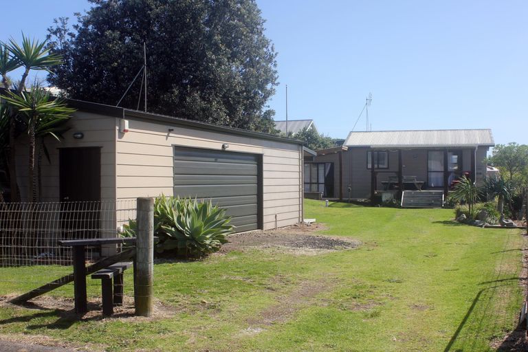 Photo of property in 23 Westside Road, Port Waikato, Tuakau, 2695