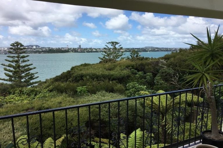 Photo of property in 1a Tizard Road, Birkenhead, Auckland, 0626