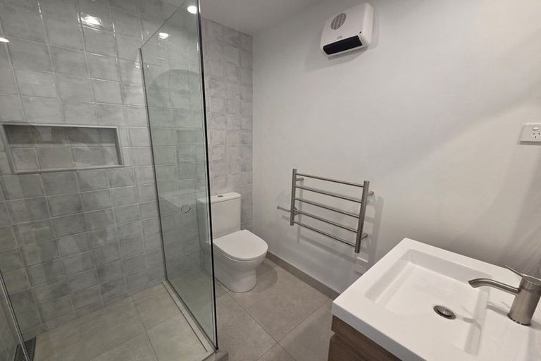 Photo of property in 2/15 Donald Place, St Albans, Christchurch, 8014