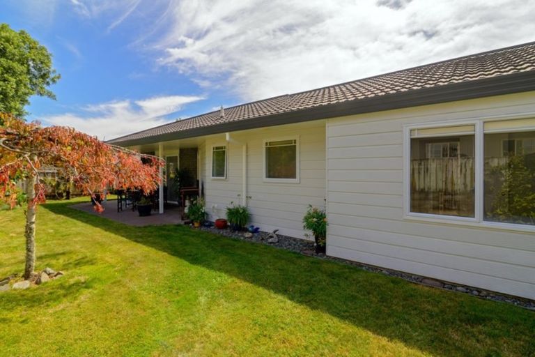 Photo of property in 35 Capricorn Place, Kawaha Point, Rotorua, 3010