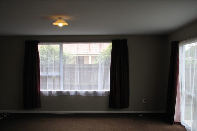 Photo of property in 8c Kruse Place, Redwood, Christchurch, 8051