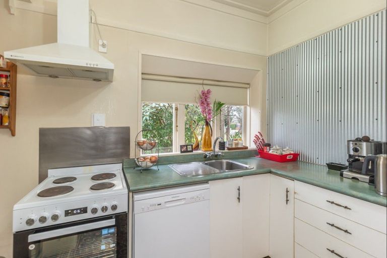 Photo of property in 48 Queenwood Road, Levin, 5510