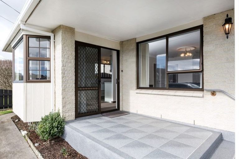 Photo of property in 38 Gilbert Street, New Plymouth, 4310