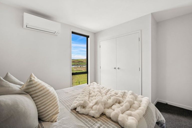 Photo of property in 33 Mulholland Drive, Jacks Point, 9371