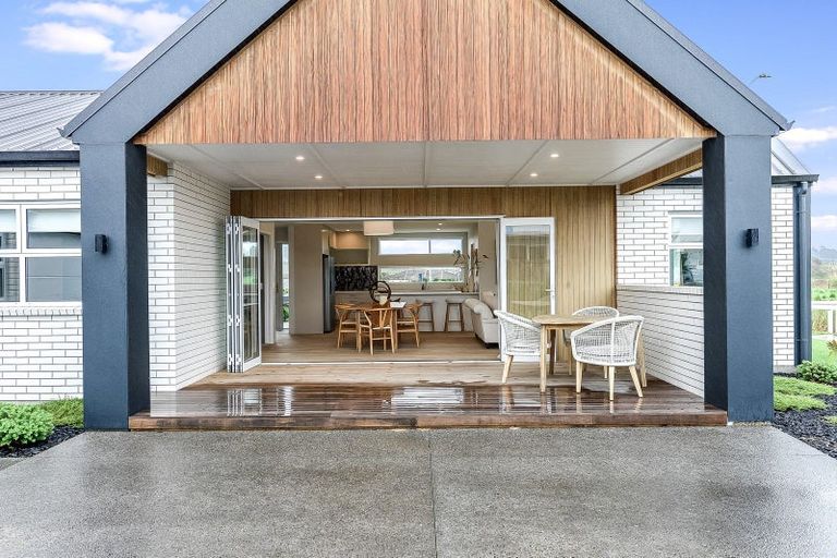 Photo of property in 2 Iwi Road, Baverstock, Hamilton, 3200