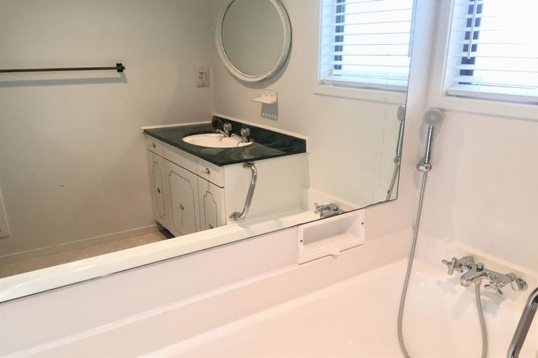 Photo of property in 1/2 Wolfe Street, Regent, Whangarei, 0112